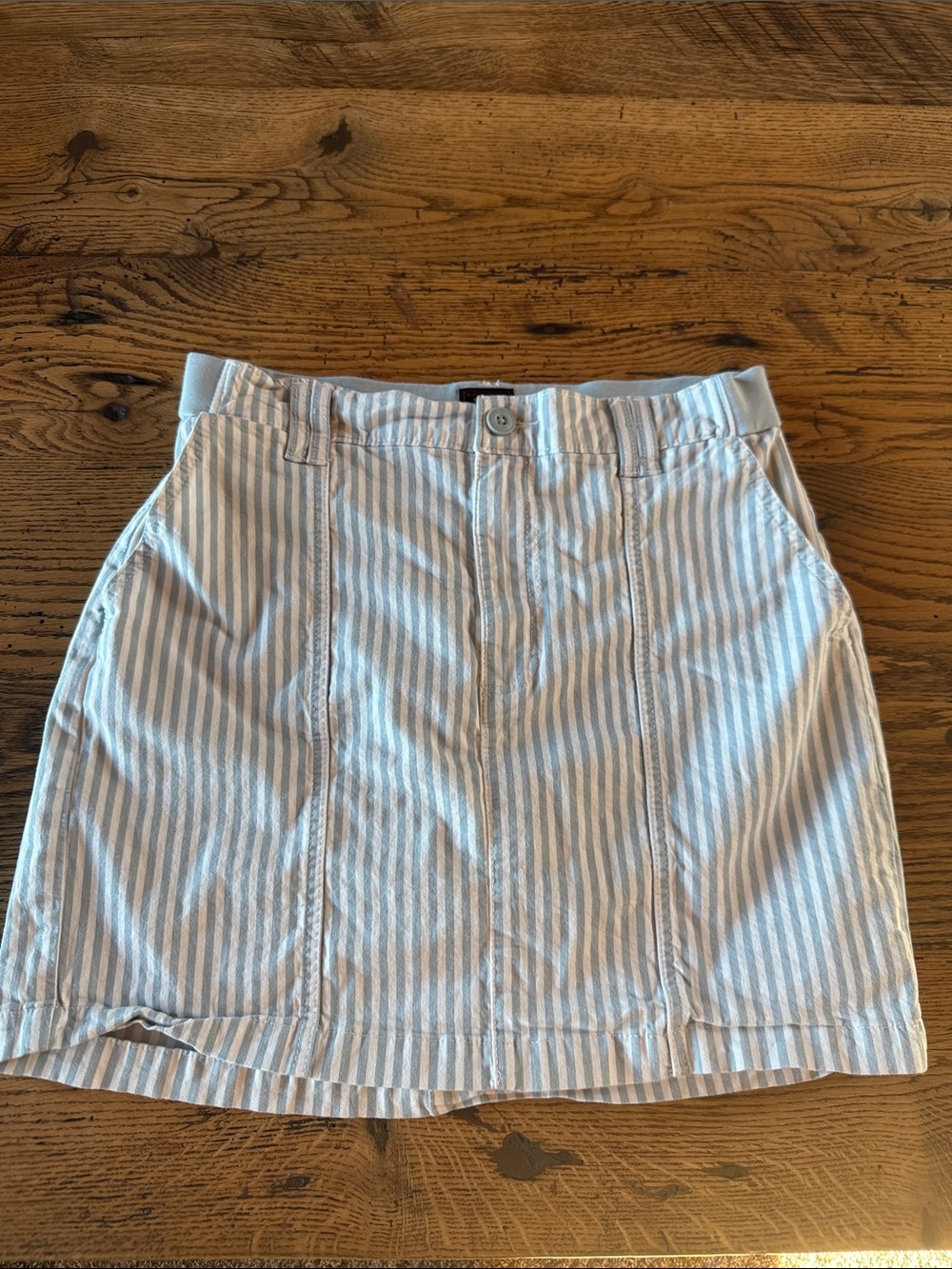 Lee Women's Light Blue & White Striped Women's Mid Rise Skort